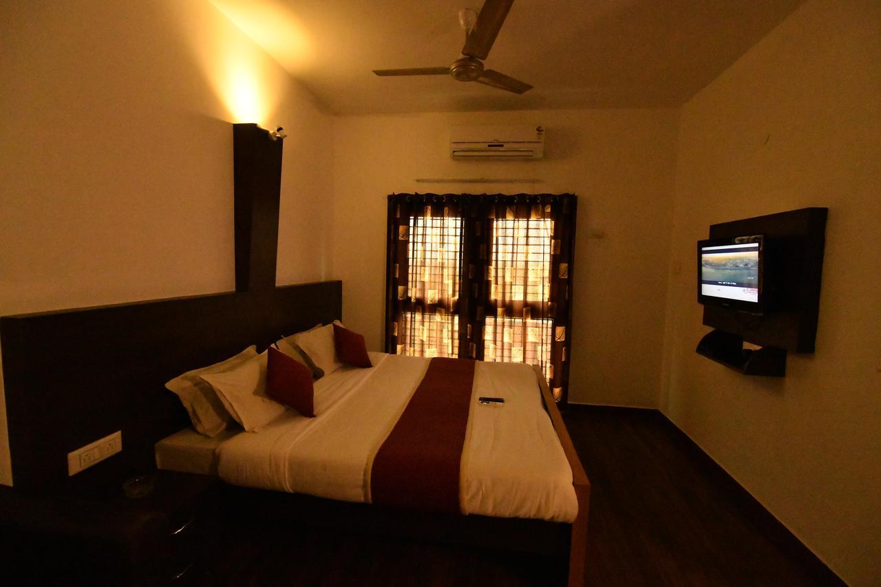 Lake View Hotel Madurai Extérieur photo